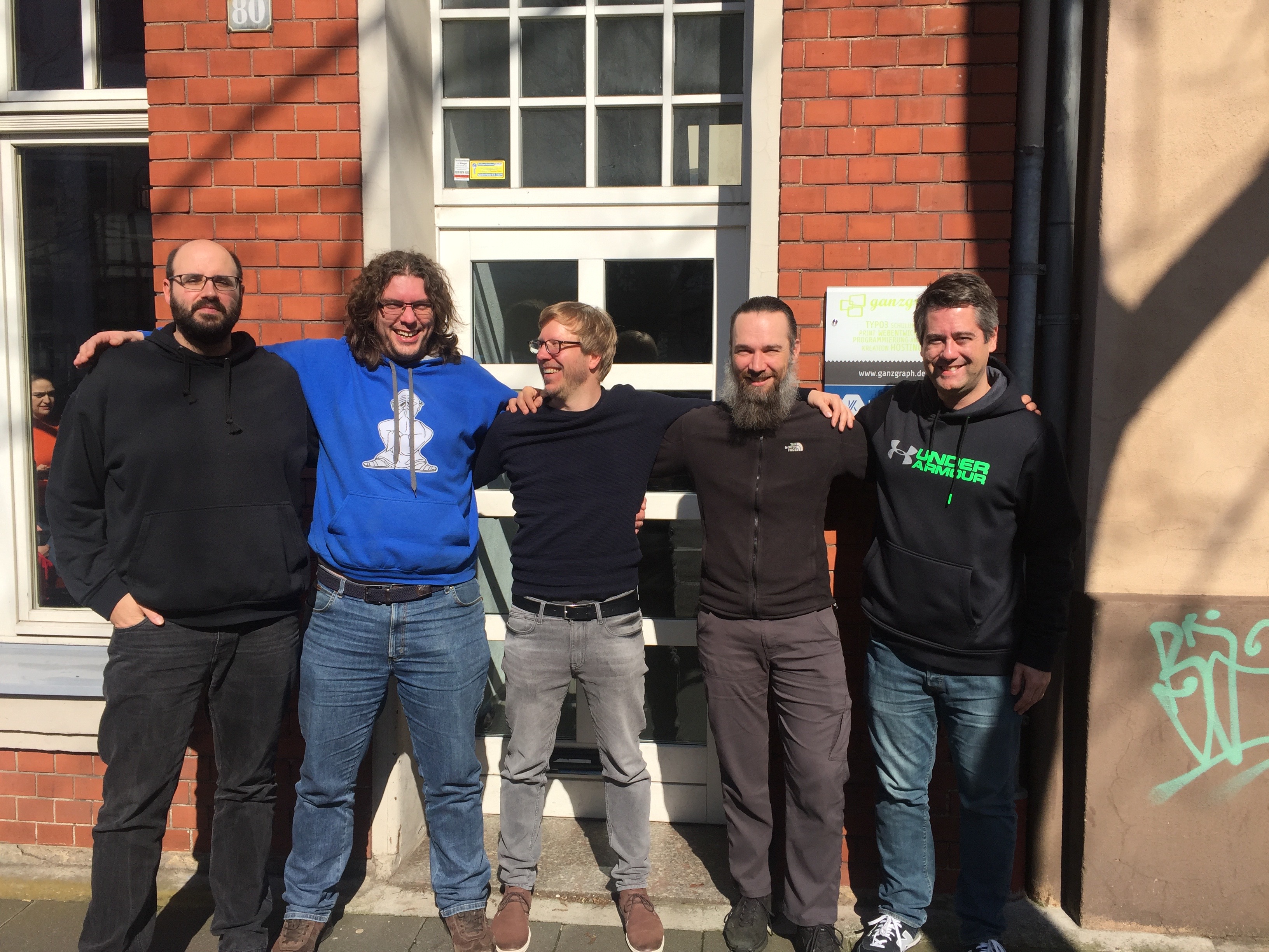 Group photo in front of the kitconcept office